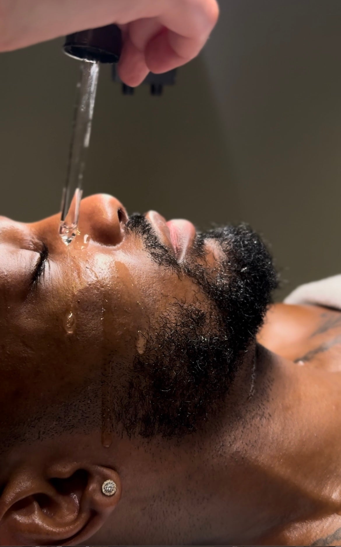 Hydrating B5 replenish every skin.